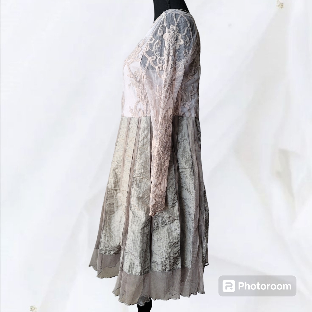 Gray Lace Empire Waist Dress - Picture 4 of 16